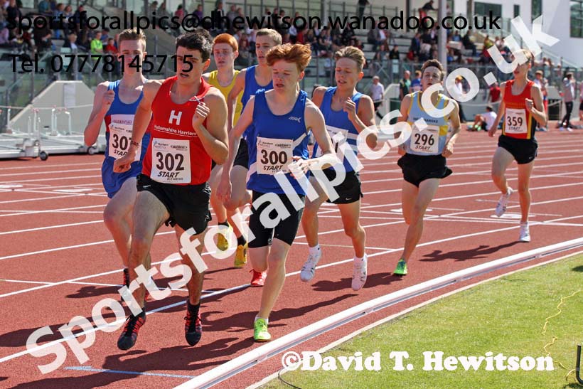 Under-17 mens 1500 metres. Photo: David T. Hewitson/Sports for All Pics